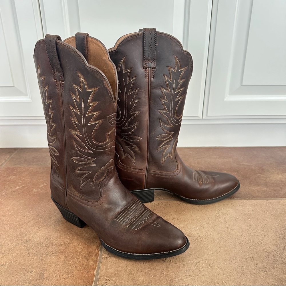 Ladies Ariat Cowboy Western Boots, Heritage R Toe, brown size 7.5